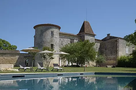 Medieval castle rental in Gironde 