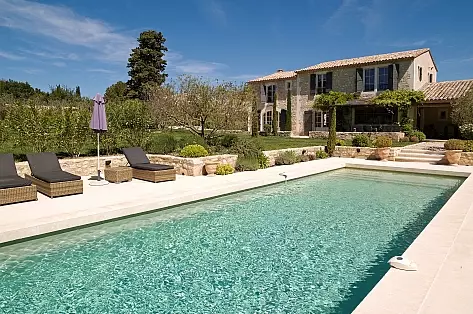 Hire a luxury villa with a pool in Provence